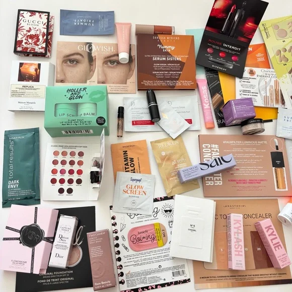 45+ sample pack with makeup bag - Picture 1 of 3